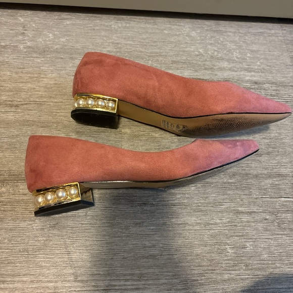 Powder pink pointed toe flats with pearls - Picture 3 of 5